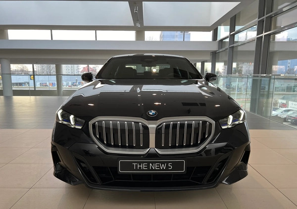 BMW Seria 5 cena 364500 przebieg: 10, rok produkcji 2023 z Ustrzyki Dolne małe 301